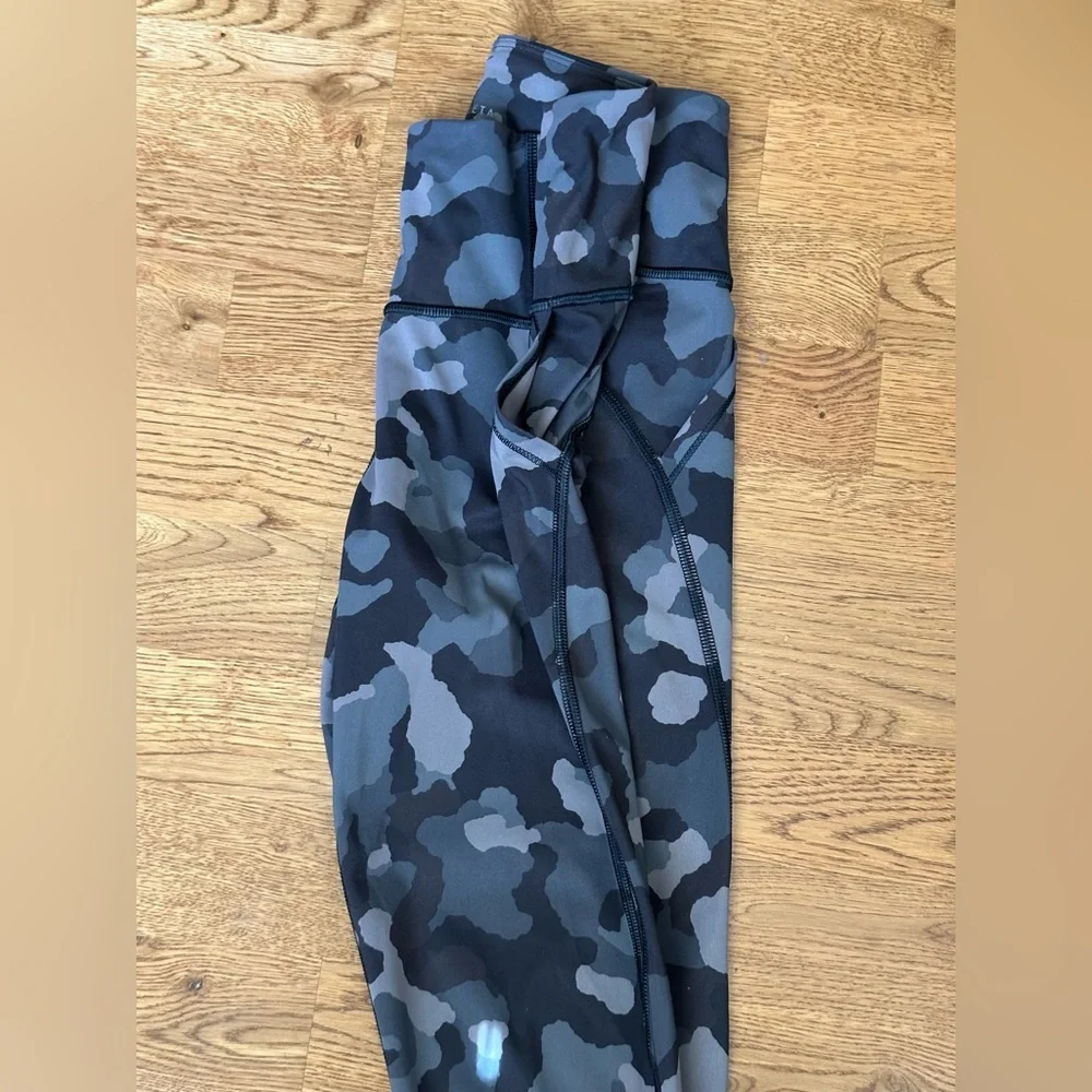 ATHLETA Lightning Camo 7/8 Tight Legging Size XS - Picture 7 of 16